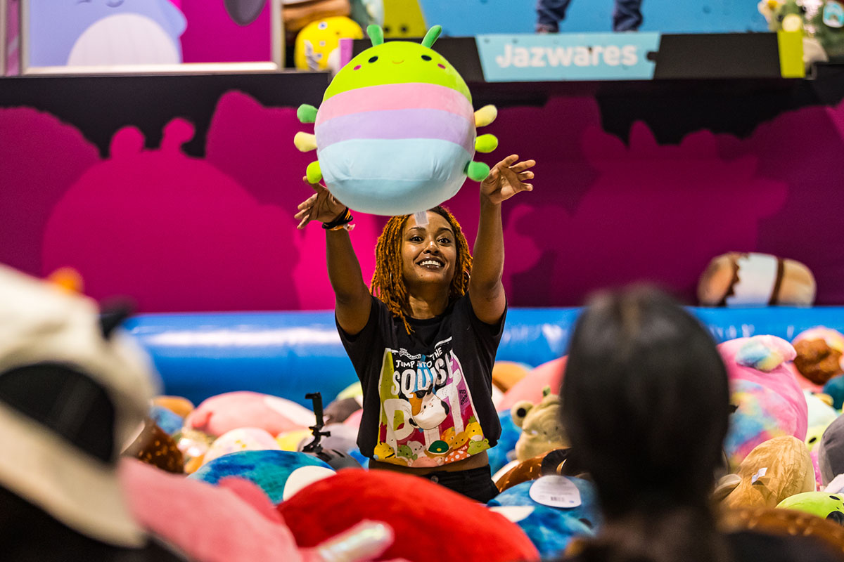 VidCon in Anaheim: Why play video games when you can watch others do it on  ? That's how these rs make money – Orange County Register